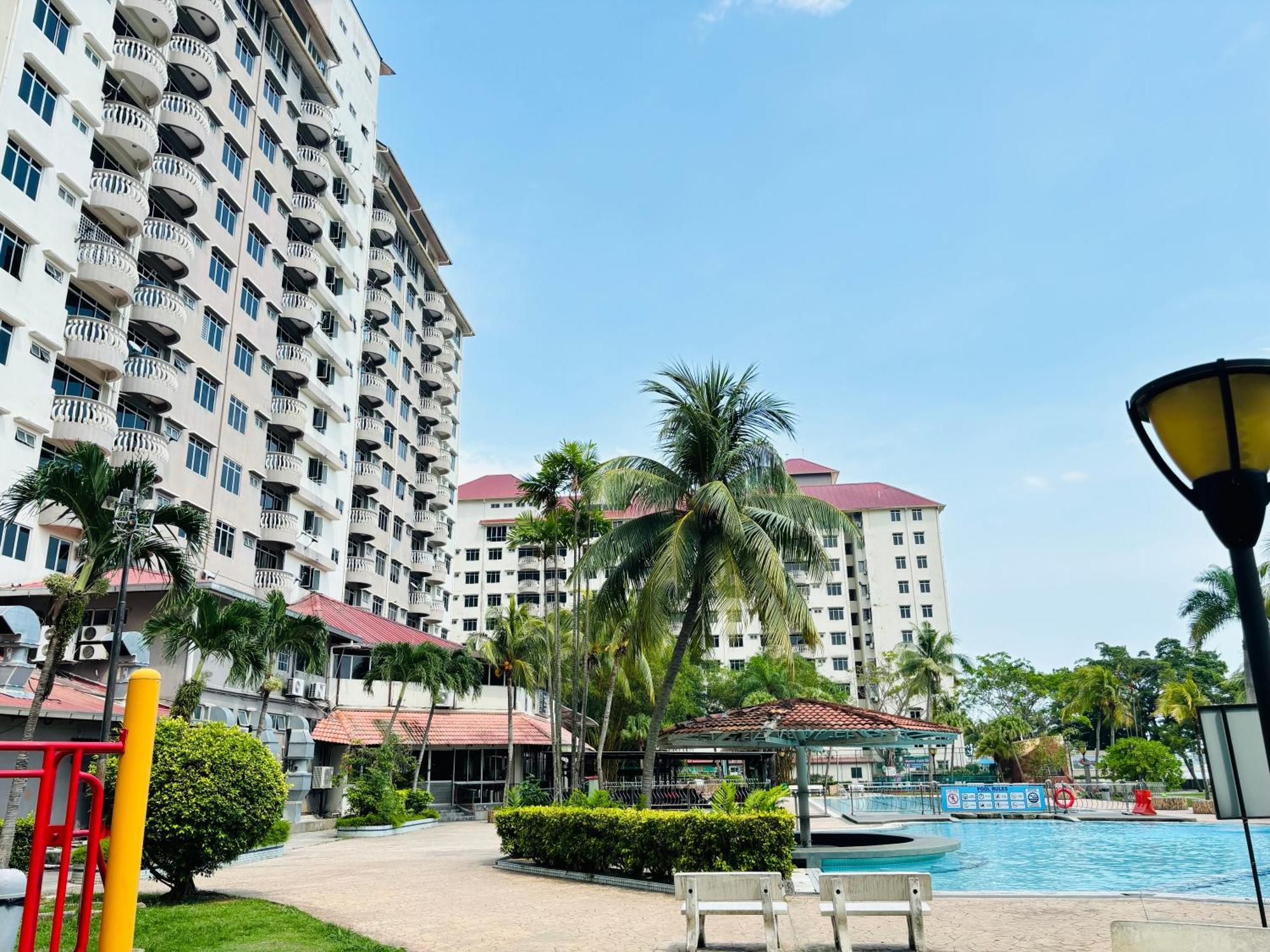 Glory Beach Resort Own Port Dickson Bagian luar foto